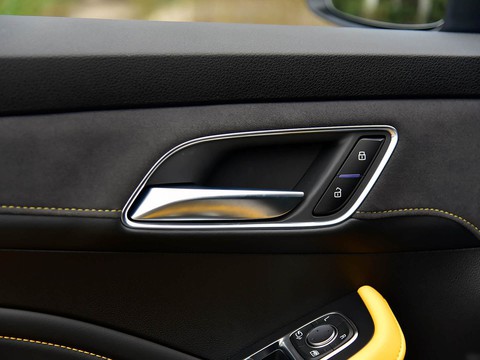 MG6 PHEV — China plug-in hybrid EV for export — photo 12