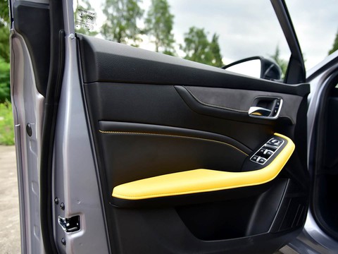 MG6 PHEV — China plug-in hybrid EV for export — photo 13
