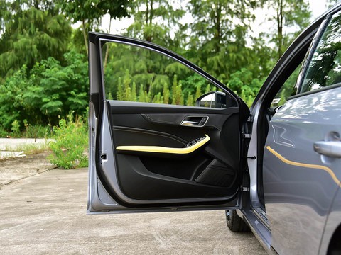 MG6 PHEV — China plug-in hybrid EV for export — photo 9