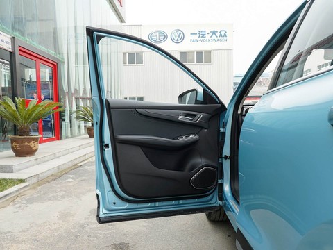 MG HS PHEV — China plug-in hybrid EV for export — photo 11