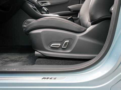 MG HS PHEV — China plug-in hybrid EV for export — photo 16