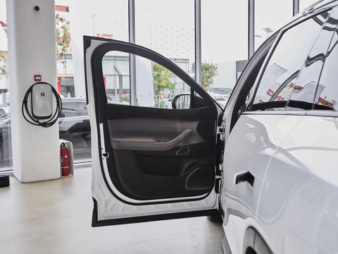 NIO Wei LaiES7 — China electric EV for export — photo 10