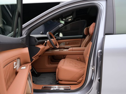 NIO ES8 — China electric EV for export — photo 9