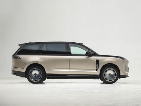 NIO Wei LaiES9 — China electric EV for export — photo 8