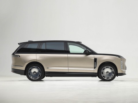 NIO ES9 — China electric EV for export — photo 8