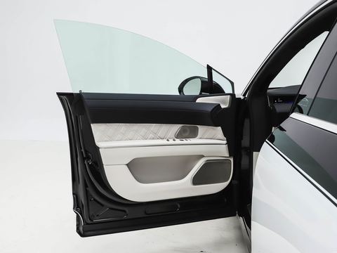 NIO Wei LaiET9 — China electric EV for export — photo 11