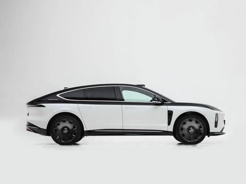 NIO Wei LaiET9 — China electric EV for export — photo 8