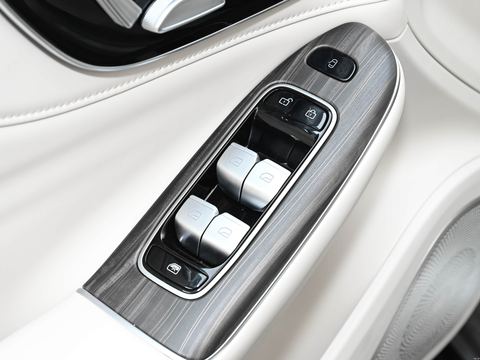 Roewe Fei FanF7 — China electric EV for export — photo 16