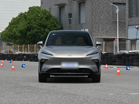 Feifan R7 — China electric EV for export — photo 2