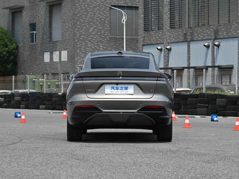 Roewe Fei FanR7 — China electric EV for export — photo 6