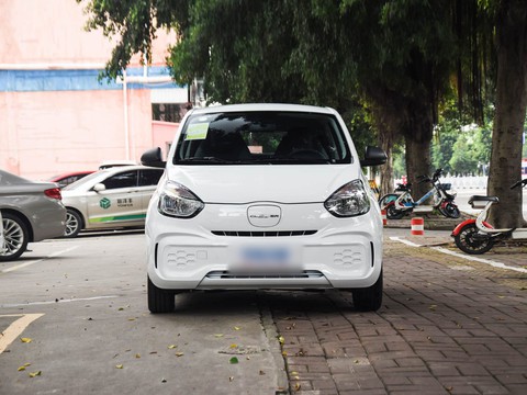 Roewe Clever — China electric EV for export — photo 2