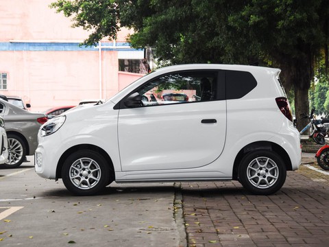 Roewe Clever — China electric EV for export — photo 4