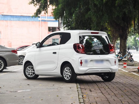 Roewe Clever — China electric EV for export — photo 5