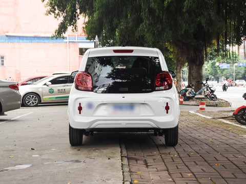 Roewe Clever — China electric EV for export — photo 6