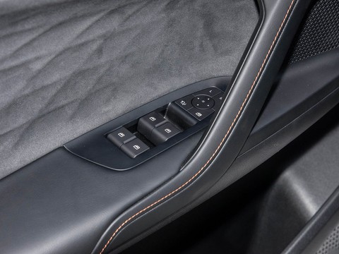 Roewe D5X DMH — China plug-in hybrid EV for export — photo 13
