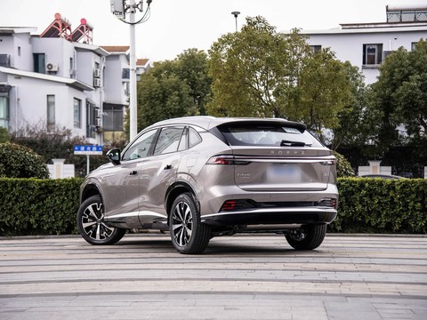 Roewe D5X DMH — China plug-in hybrid EV for export — photo 5