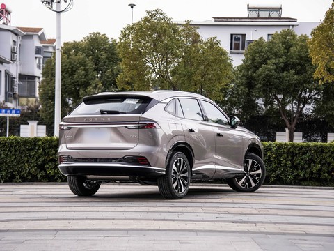 Roewe D5X DMH — China plug-in hybrid EV for export — photo 7