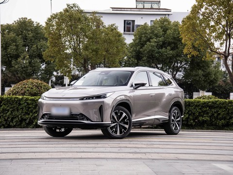 Roewe D5X DMH — China plug-in hybrid EV for export