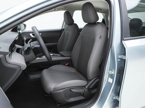 Roewe Rong WeiD6 — China electric EV for export — photo 10