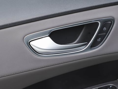 Roewe Rong WeiD6 — China electric EV for export — photo 13