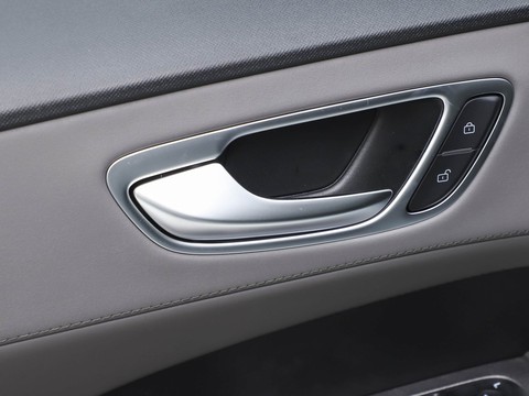 Roewe D6 — China electric EV for export — photo 13