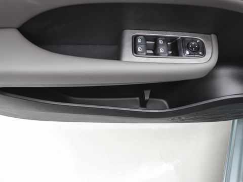 Roewe Rong WeiD6 — China electric EV for export — photo 15