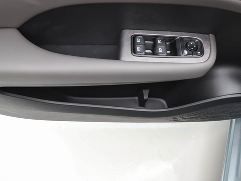 Roewe D6 — China electric EV for export — photo 15