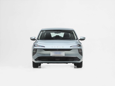Roewe D6 — China electric EV for export — photo 2