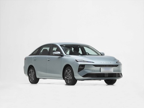 Roewe D6 — China electric EV for export — photo 3