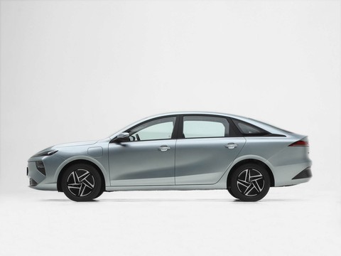 Roewe D6 — China electric EV for export — photo 4