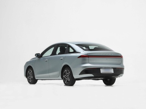 Roewe D6 — China electric EV for export — photo 5