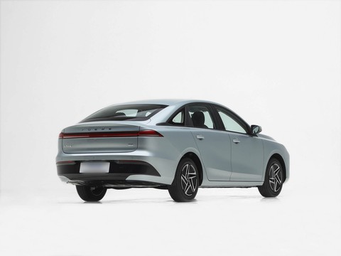 Roewe D6 — China electric EV for export — photo 7