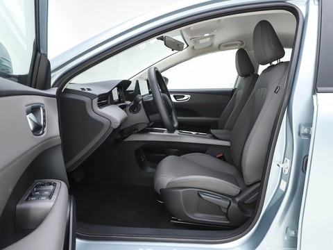 Roewe D6 — China electric EV for export — photo 9