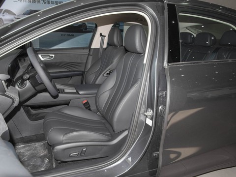 Roewe D7 — China electric EV for export — photo 10
