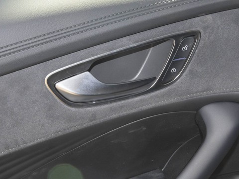 Roewe D7 — China electric EV for export — photo 12