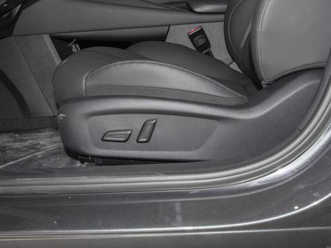 Roewe Rong WeiD7 — China electric EV for export — photo 14