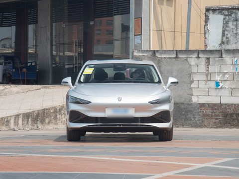 Roewe D7 — China electric EV for export — photo 2