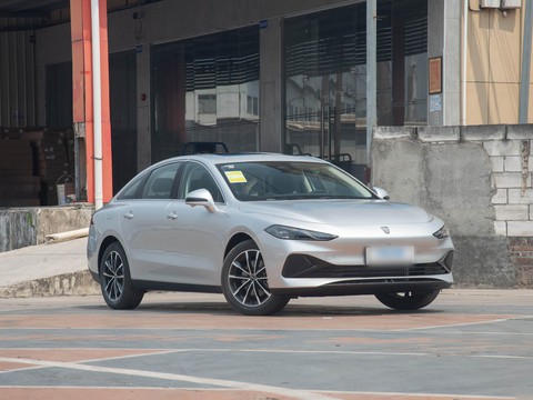 Roewe D7 — China electric EV for export — photo 3
