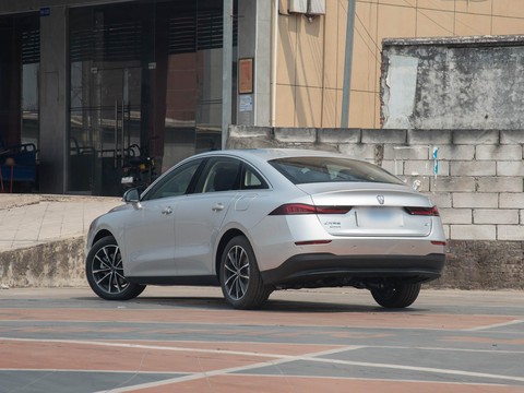 Roewe D7 — China electric EV for export — photo 5