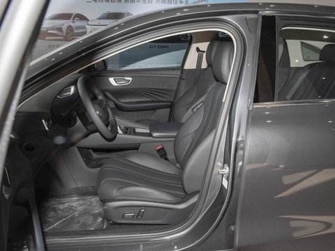 Roewe D7 — China electric EV for export — photo 9