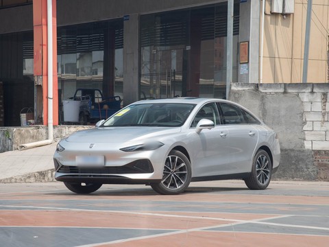 Roewe D7 — China electric EV for export