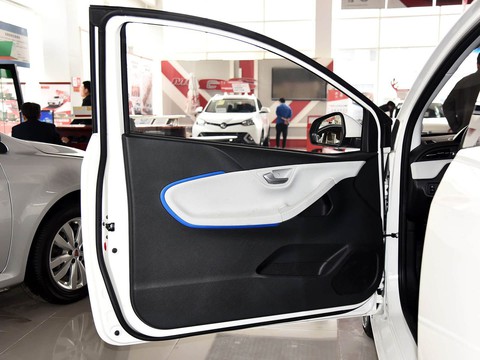 Roewe E50 — China electric EV for export — photo 10