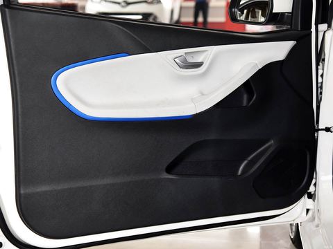Roewe Rong Weie50 — China electric EV for export — photo 11