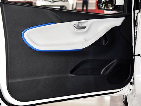 Roewe E50 — China electric EV for export — photo 11