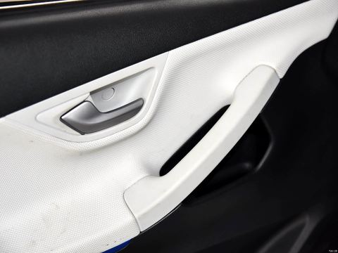 Roewe Rong Weie50 — China electric EV for export — photo 12