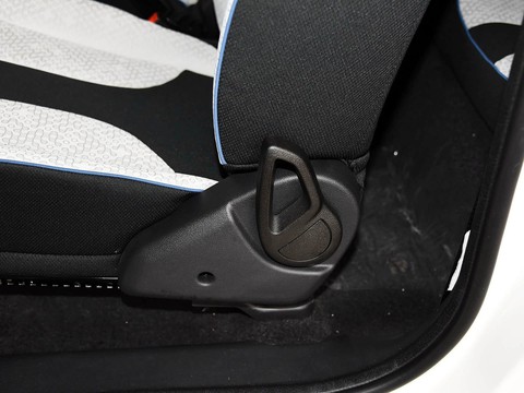 Roewe E50 — China electric EV for export — photo 14