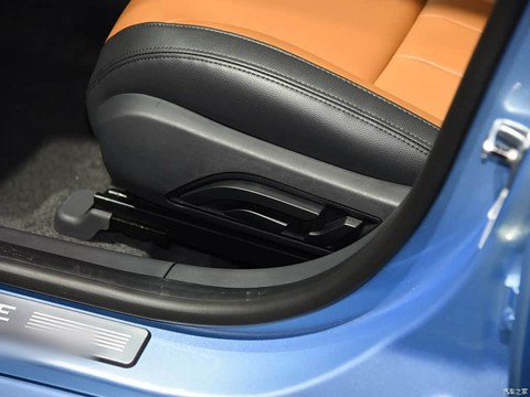 Roewe e550 — China plug-in hybrid EV for export — photo 10