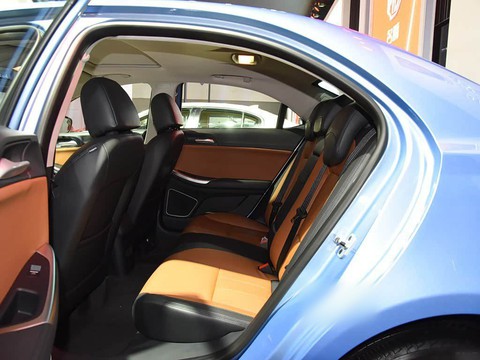 Roewe e550 — China plug-in hybrid EV for export — photo 12