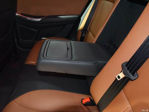 Roewe Rong Weie550 — China electric EV for export — photo 13