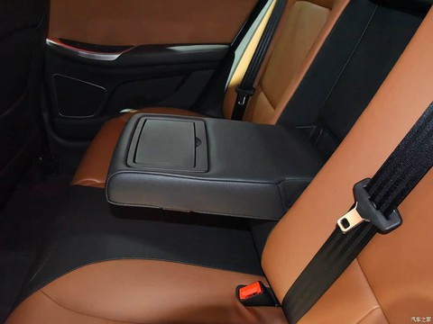 Roewe e550 — China plug-in hybrid EV for export — photo 13